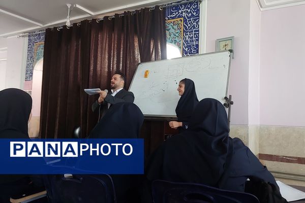کارگاه خلاقیت در مطالعه و یادگیری در دبیرستان دستغیب ناحیه ۳ شیراز