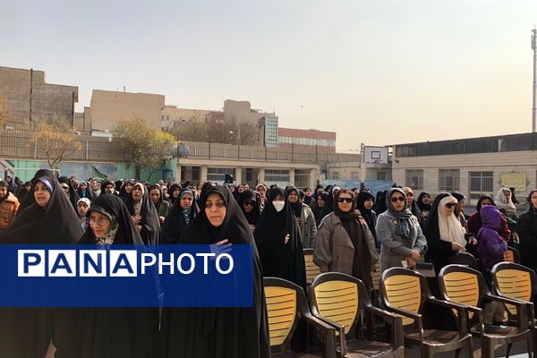 جشن روز مادر در دبیرستان دخترانه عاشورا ناحیه دو شهرری 