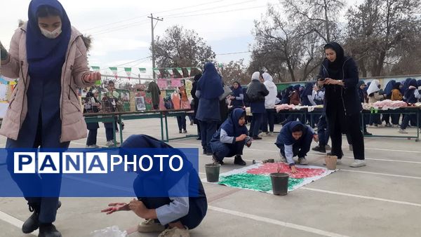 نمایشگاه دست‌ساخته‌های ورزشی و چالش عکس و لباس دوران کودکی و دلنوشته در مدرسه دخترانه ضحی ۲ شیروان