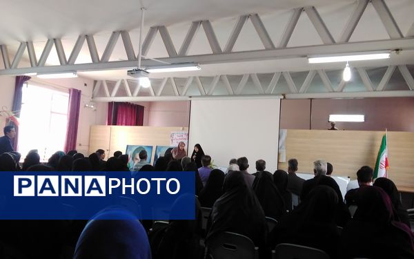 انتخابات انجمن اولیاء و مربیان در دبیرستان نمونه اندیشه شهرستان کاشمر