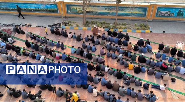 اقامه نماز باران در دبیرستان علوم و معارف شهید مطهری (ره)