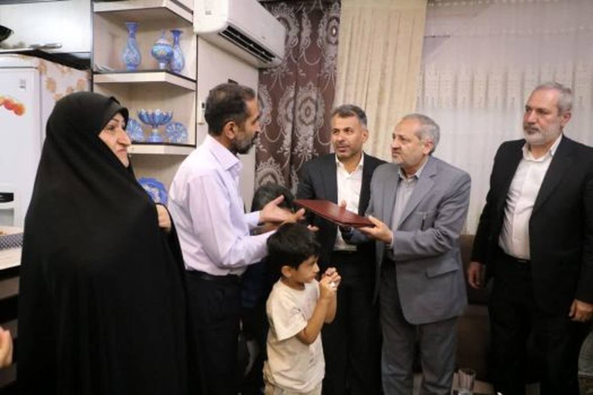 ادامه راه شهدا وظیفه امروز ماست/ تأکید بر تداوم راه شهیدان و تکریم خانوادههای معظم آنان