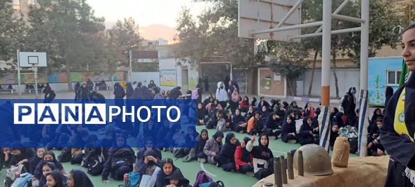 برگزاری مراسم ۱۳ ابان در دبیرستان مستوفی ۲