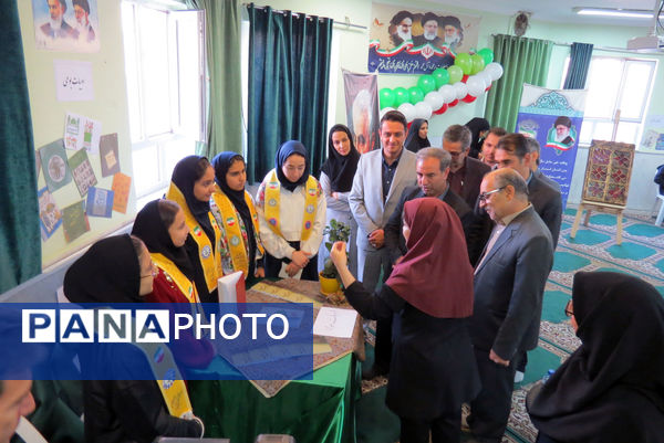 افتتاح نمایشگاه کتاب به‌مناسبت هفته کتاب و کتاب‌خوانی 