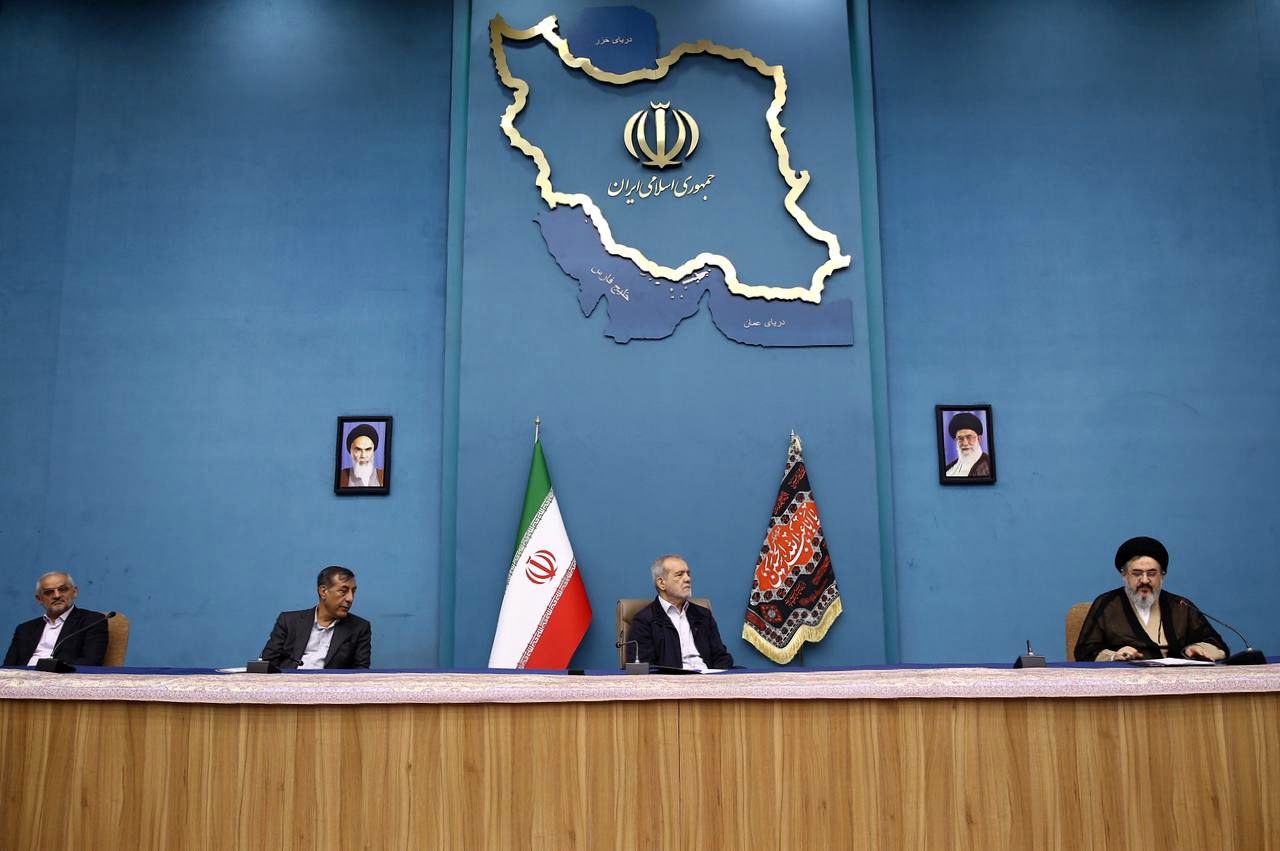 جمعی از روحانیون و علما با پزشکیان دیدار کردند