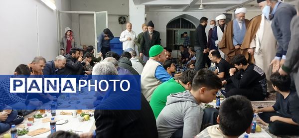 حضور رئیس حوزه علمیه شیروان در جمع معتکفین مسجد جامع شیروان
