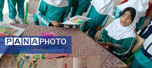 آغاز هفته کتاب و کتاب‌‌خوانی در فین 