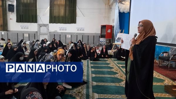 پرسش وپاسخ کارشناس قرآن، عترت و نماز در جمع معتکفین مسجد فاطمیه گنبد سبز نیشابور