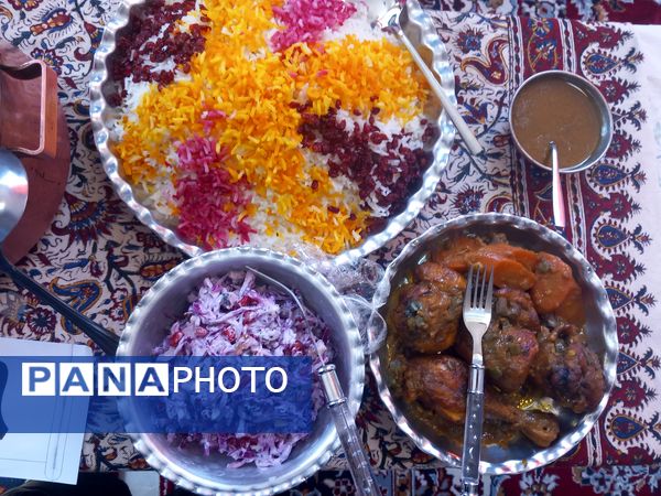 جشنواره غذاهای بومی محلی به‌مناسبت ایام‌الله دهه فجر در آموزشگاه علاقبندنیا ملارد