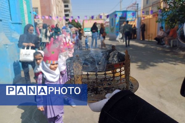 آغاز سال تحصیلی جدید با جشن غنچه‌ها در دبستان شهید باهنر در ملارد