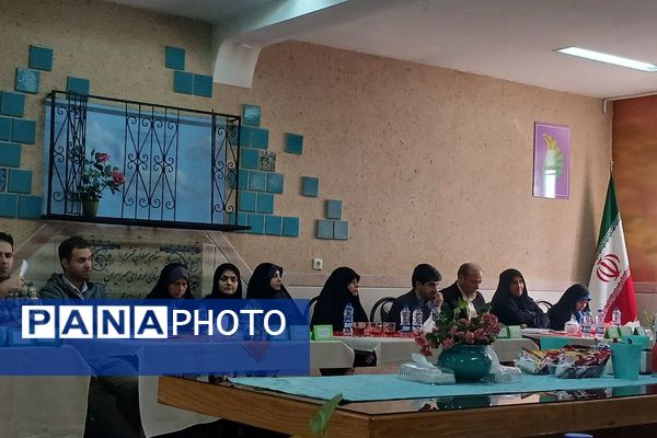 نشست تخصصی کارشناسان فنی و حرفه ای و کاردانش استان تهران در اسلامشهر