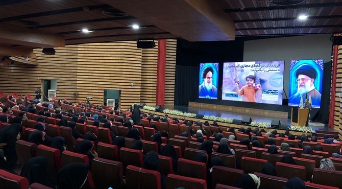 حضور ۵۰۰ نفر از فرهنگیان ناحیه دو شهرری در کارگاه توانمندسازی فضای مجازی در ایوان ری 