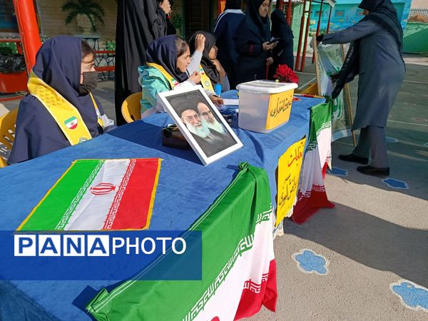 انتخابات شورای دانش آموزی‌ در دبیرستان‌ یغمای‌ نیشابوری(وکیلی 3)