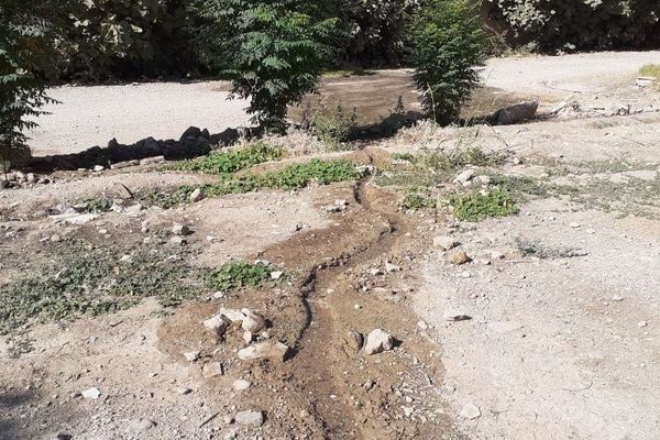 چشمه‌وار شدن آب در دل تپه باستانی ماسور؛ خطری جدی برای میراث و شهر