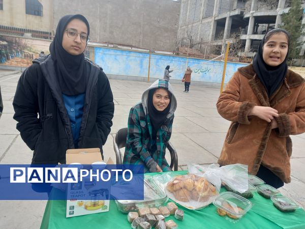 بازارچه درون مدرسه‌ای در مدرسه فاطمیه شهرستان شیروان
