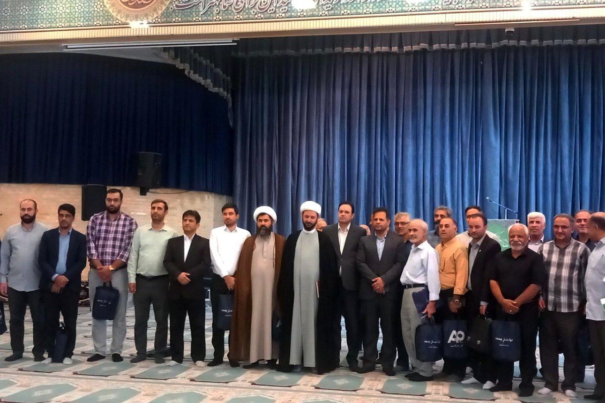 حضور پرشور فرهنگیان و دانش آموزان در نماز جمعه صفادشت ملارد 