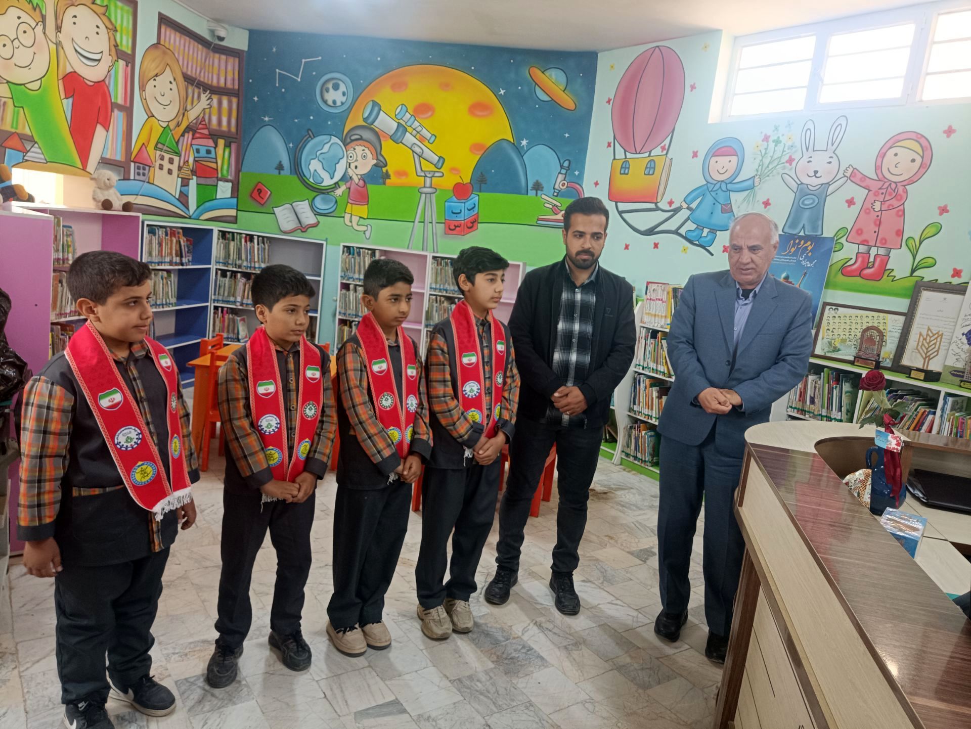 بازدید عوامل اجرایی دبستان شهید پسندیده از کتابخانه فدک فدافن