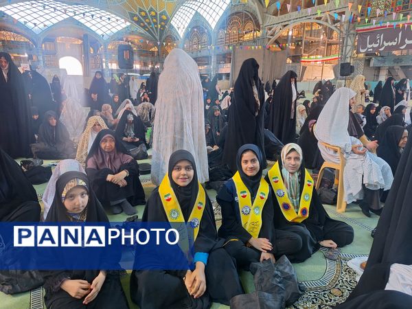 حضور پرشور دانش‌آموزان عضو سازمان دانش‌آموزی در نمازجمعه اصفهان