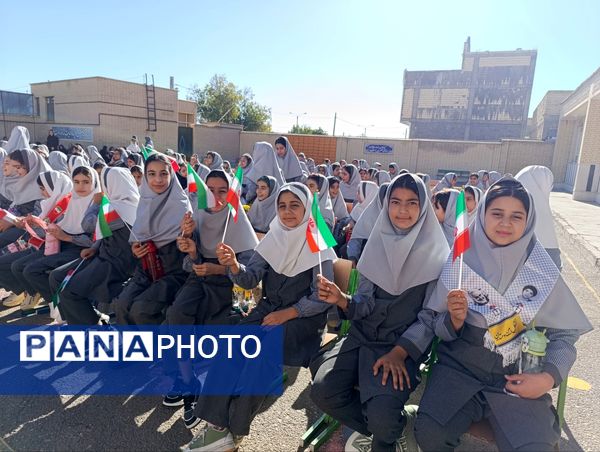 زنگ مدرسه دوباره به صدا درآمد