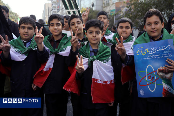 حضور وزیر آموزش و پرورش در راهپیمایی 13 آبان