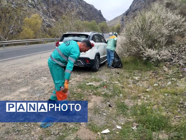 مسیر کلاته‌ شهرستان کاشمر به منظور پاکیزگی بیشتر نظافت شد