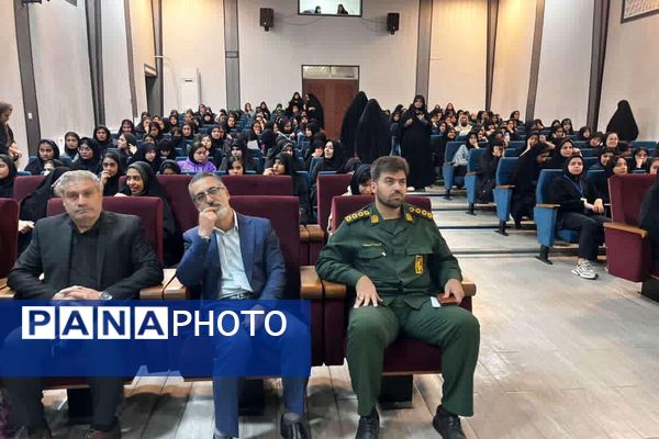 اعزام دانش‌آموزان دختر مدارس کهریزک به اردوی راهیان نور