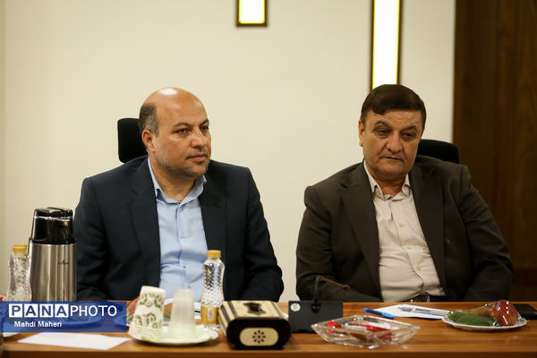 نشست صمیمی وزیر آموزش و پرورش با معلمان نمونه کشوری