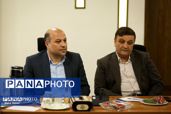 نشست صمیمی وزیر آموزش و پرورش با معلمان نمونه کشوری