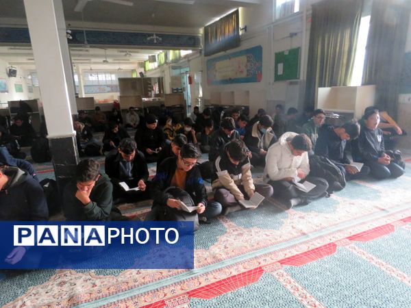 عزاداری شهادت حضرت فاطمه زهرا (س) و قرائت زیارت عاشورا در دبیرستان شاهد ابوذر غفاری 