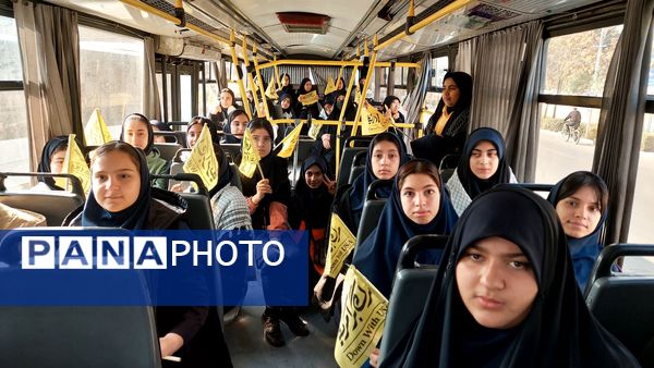 دانش‌آموزان پرچمداران استکبارستیزی در ۱۳ آبان