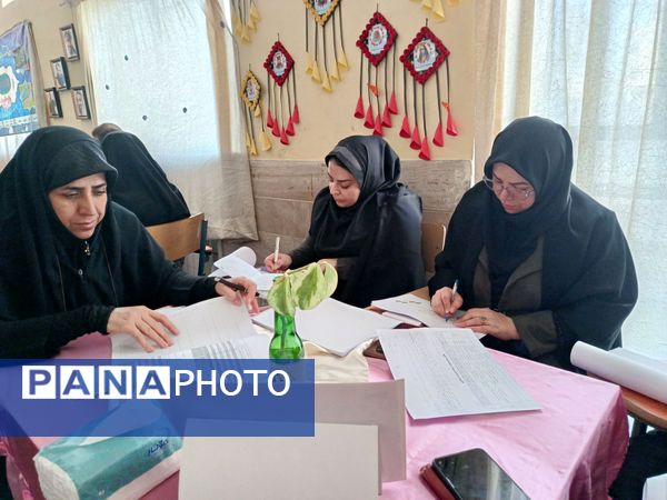 جلسات هم اندیشی مدیران در راستای تراز شدن مدارس شهرری