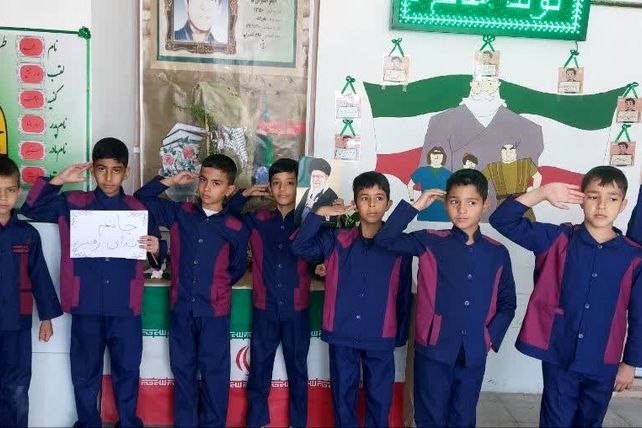 اجرای پویش «جانم فدای رهبر» در آموزشگاه شهید محمد منتظر قائم خاتم 