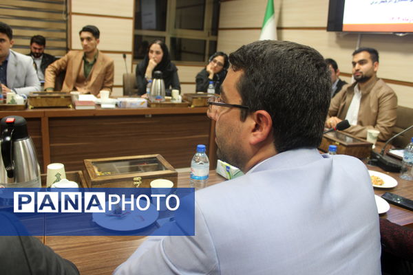 نشست مشورتی و گفت‌و‌گوی بین نسلی معاون سیاسی و اجتماعی استاندار آذربایجان شرقی