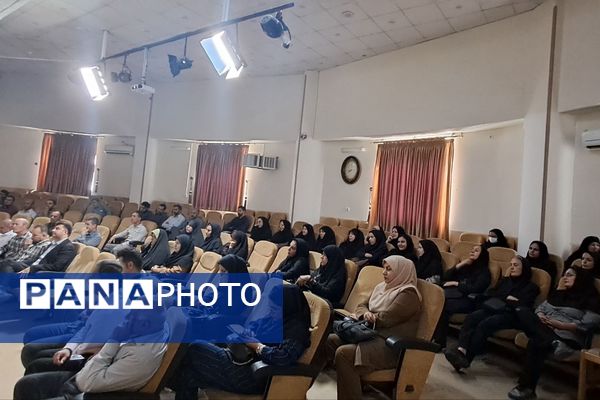 برگزاری کارگاه جهاد تبیین درباره جنگ تحمیلی دوازده روزه در سنندج