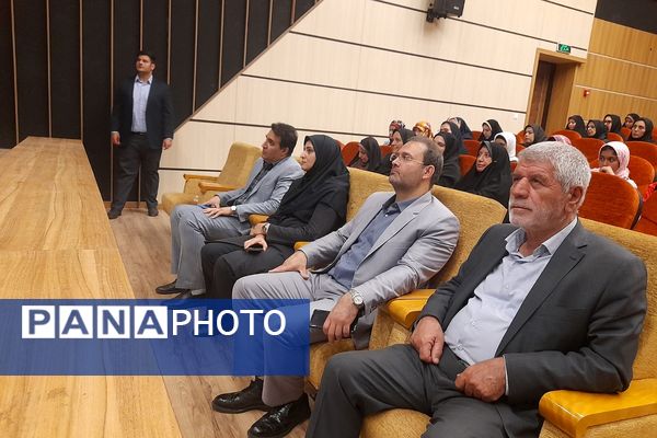 برزگرای جشنواره طلایه داران  به منظور  قدردانی از تلاش‌ها و دستاوردهای دانش‌آموزان و مدیران مدارس ملارد 