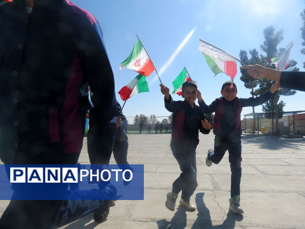 صبحگاهی شاد و پرنشاط در مدارس خاتم