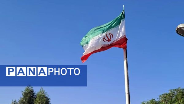 دیدار صمیمانه مأموران نیروی انتظامی با دانش‌آموزان دبستان استقلال 