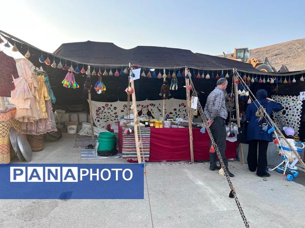 سوغاتی‌سرای شهرکرد در نمایشگاه بین المللی برپا شد
