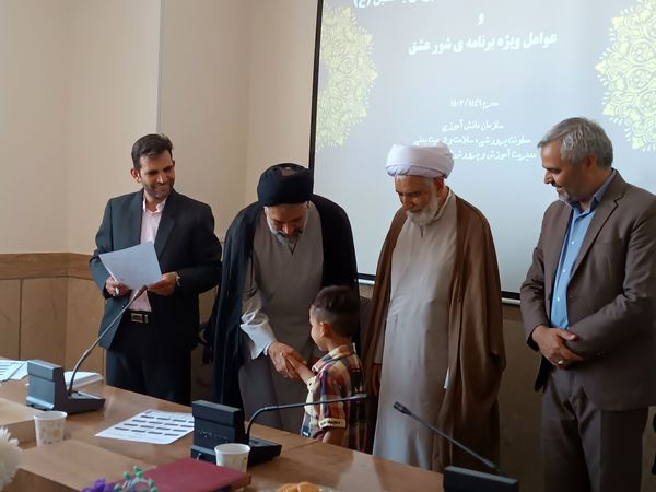 تجلیل از برگزیدگان پویش یاحسین(ع) در گناباد