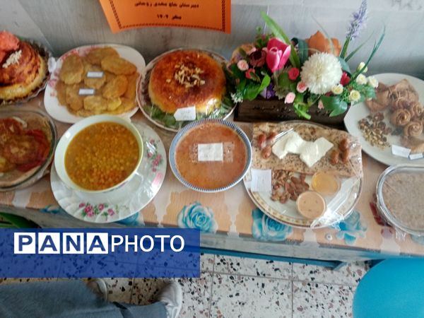 جشنواره غذای سالم در مدرسه حاج مهدی روحانی