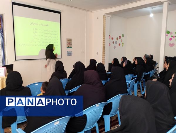 جلسه آموزش خانواده ویژه والدین پایه هفتم در کاشمر