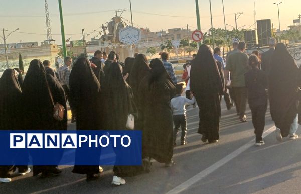 همایش پیاده‌روی خانوادگی به پاسداشت ایام الله دهه مبارک کرامت