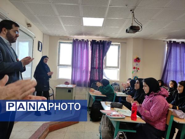اداره یک روز مدرسه(طرح ایما) توسط دانش‌آموزان دبیرستان فرزانگان استعداد درخشان ملارد