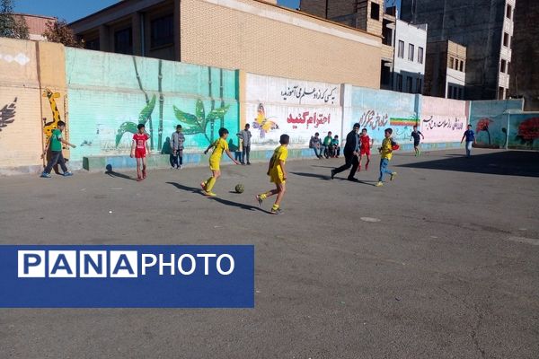 برگزاری مسابقه فوتبال درون مدرسه‌ای شهید فرمانی