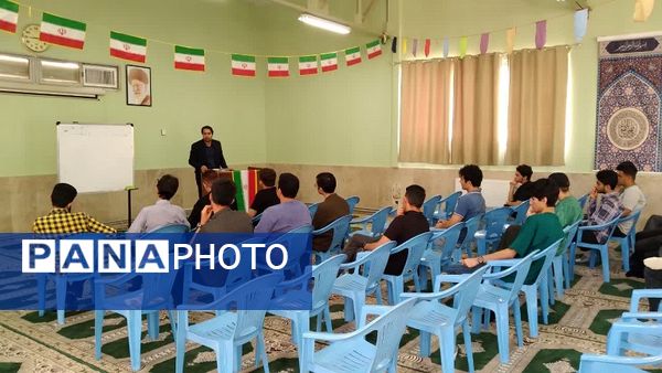 جلسه‌ مشاوره‌ای و توجیهی کنکور در دبیرستان معلم ساوجبلاغ