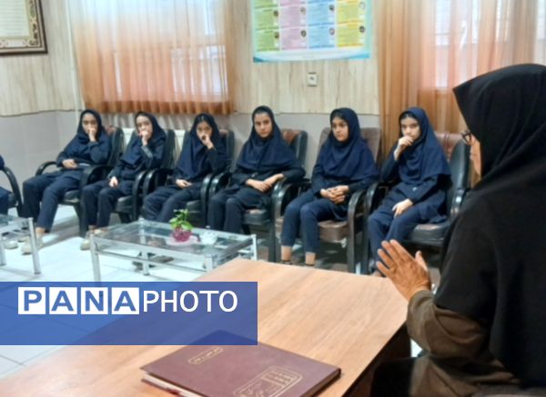 جلسه معارفه اعضای برگزیده شورای دانش آموزی دبیرستان میرزا جعفر سروقد 