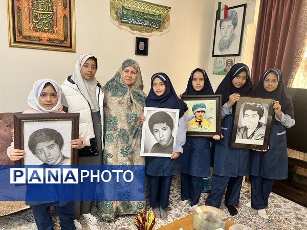 دیدار دانش‌آموزان دبستان المهدی ناحیه 2 کرج با خانواده دانش‌آموز شهید رضا پناهی