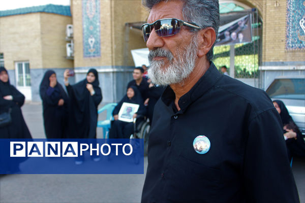 جلوه‌های حماسی از حضور نوجوانان قمی در مراسم تشییع شهدا 