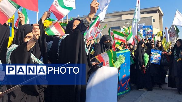 اجتماع عظیم دانش‌آموزان شهر مشهد به مناسبت روز دانش‌آموز