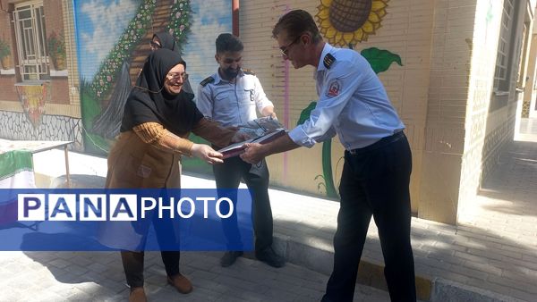 بزرگداشت روز آتش نشانی در دبستان شطیطه۲